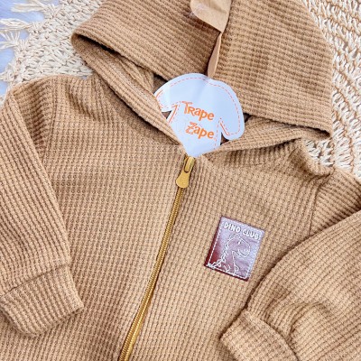 Conj. Jaqueta com Capuz de Dino e Calça em Malha Wafle - Caramelo